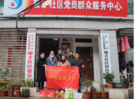 与雷锋精神相伴 与志愿者同行