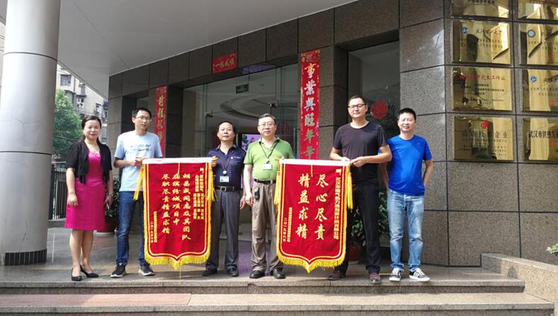 绿地项目尽职服务感人心  客户送锦旗表谢意