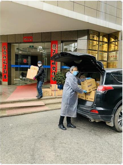 巾帼不让须眉 迎难而上 落落大方——致敬武燃院最美巾帼逆行者