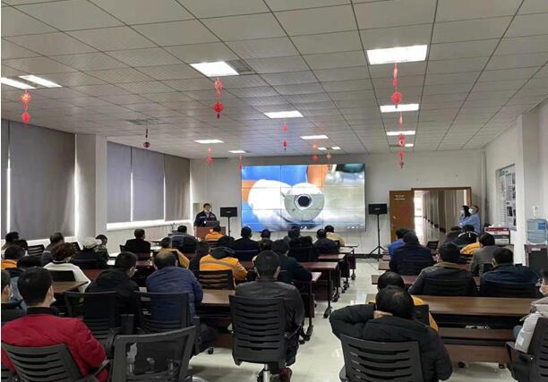 第二届管道螺纹滚丝机理论及操作培训在华中数控鄂州公司举办