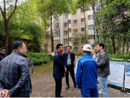 心系民生｜东西湖区卢区长一行调研指导东西湖区燃气管道老化更新改造项目